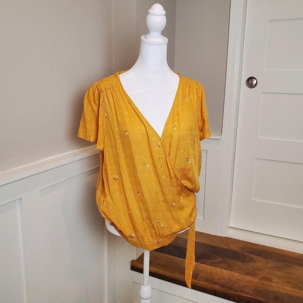 NWT Yellow Short Sleave Surplice Top Size M